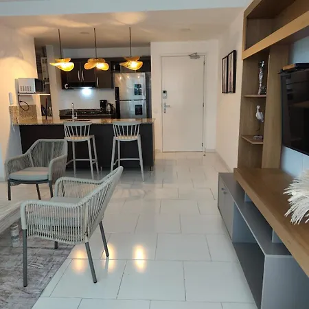 Apartamento Hermoso Frente A La Playa En Morros - *
